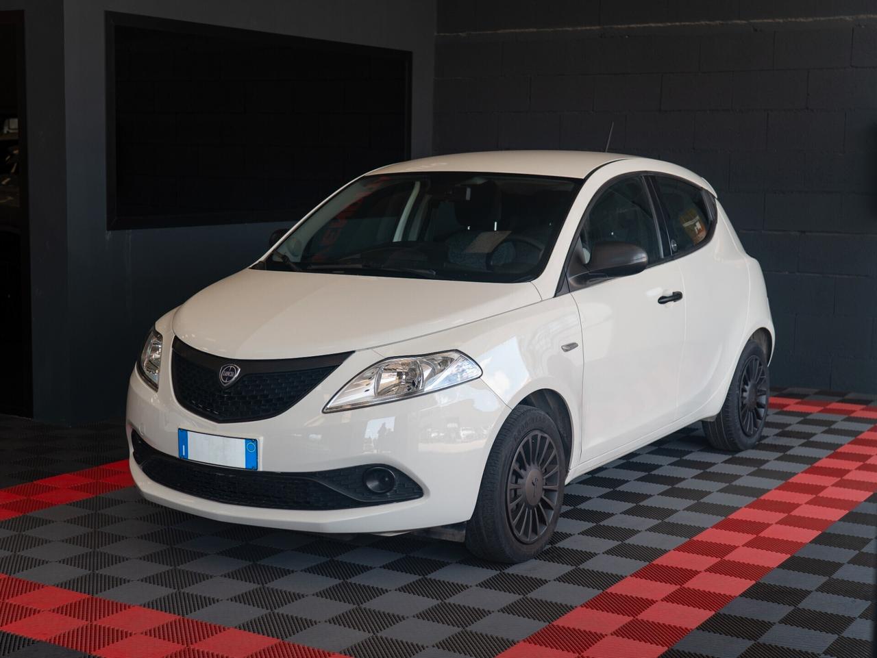 Lancia Ypsilon 1.0 FireFly Hybrid 70 cv 5 porte