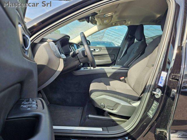 VOLVO XC60 XC60 II 2022 2.0 b4 Momentum auto - GJ250YF