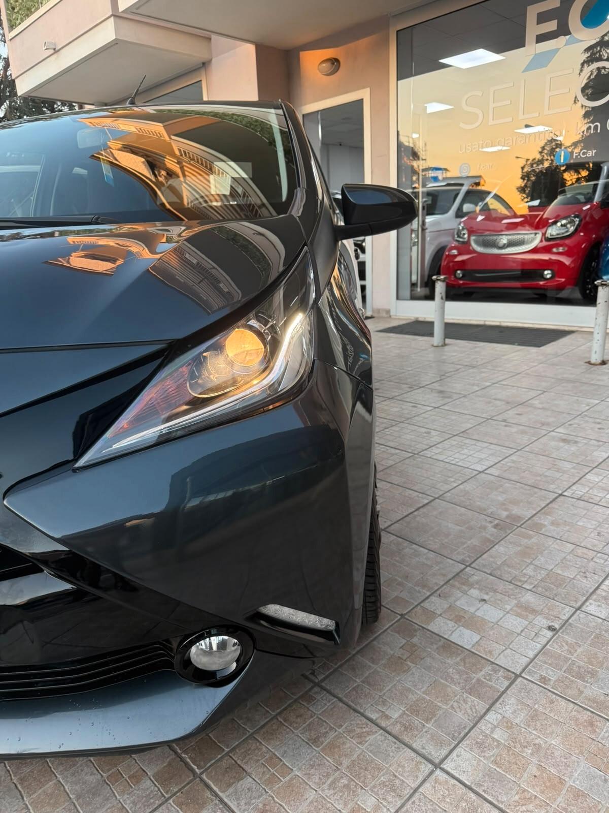 Toyota Aygo 1.0 VVT-i 69 CV 5 porte x-play NEOPATENTATI