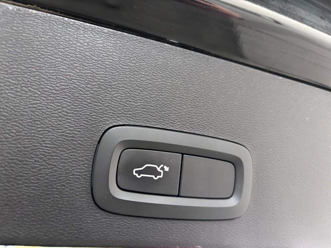 Volvo XC40 R-DESIGN LET-NAVI-TETTO