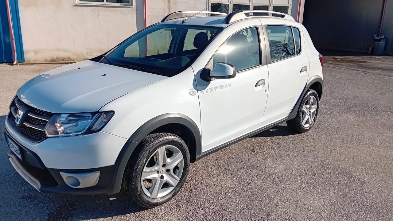 Dacia Sandero stepway -1.4 dci- full-2014