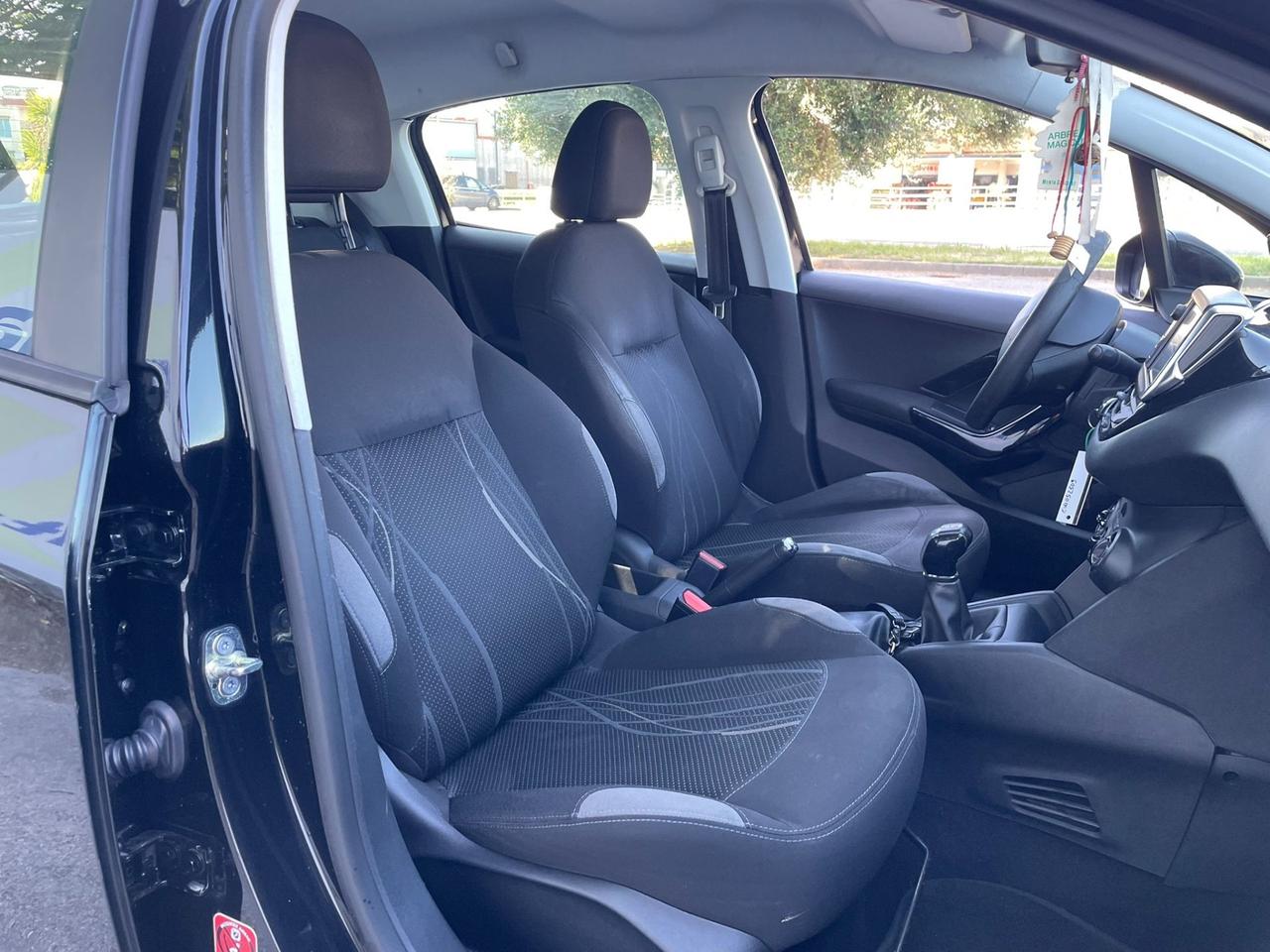 Peugeot 208 1.4 HDi 68 CV 5 porte in perfette condizioni