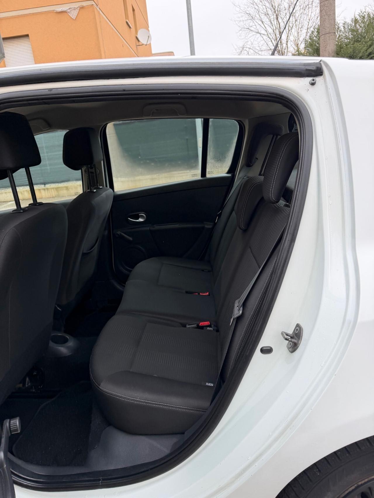 Renault Clio 1.5 dci - NEOPATENTATI - 12 MESI DI GARANZIA -