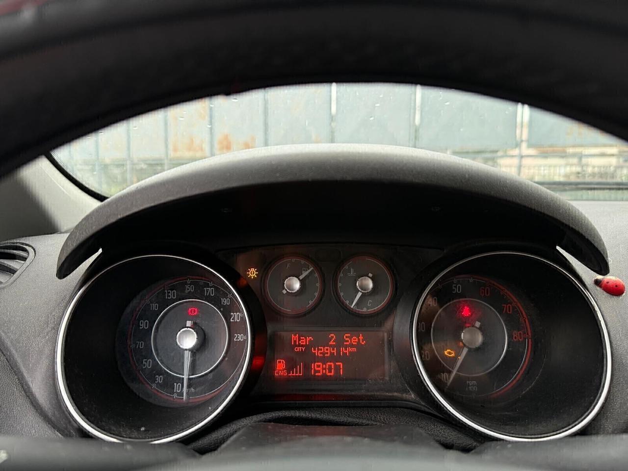 2016 Fiat Punto 1.4 8V 5 porte Natural Power Lounge