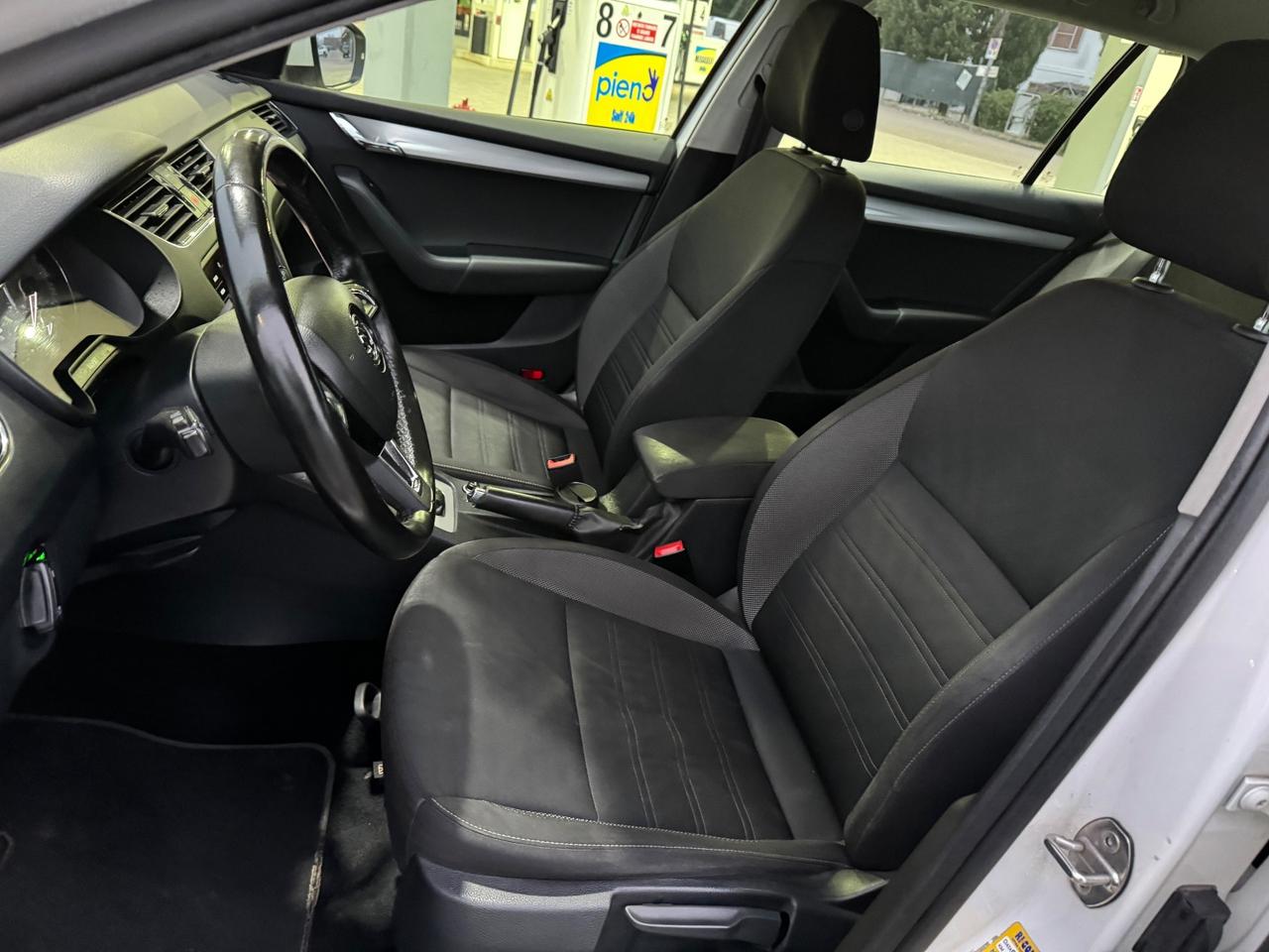 Skoda Octavia 1.6 TDI 2018 automatico Autocarro n1 4 posti