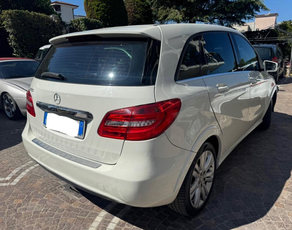 MERCEDES Classe B 200 NGD Premium
