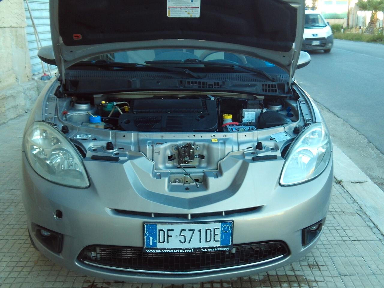 Lancia Ypsilon 1.3 MJT 75 CV Platino
