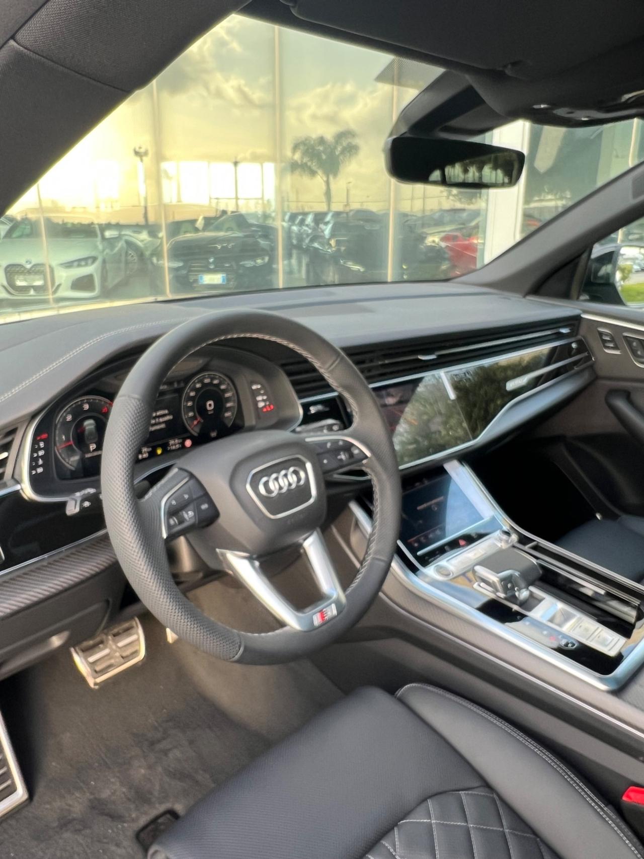 Audi Q8 Competition possibilità noleggio no scoring