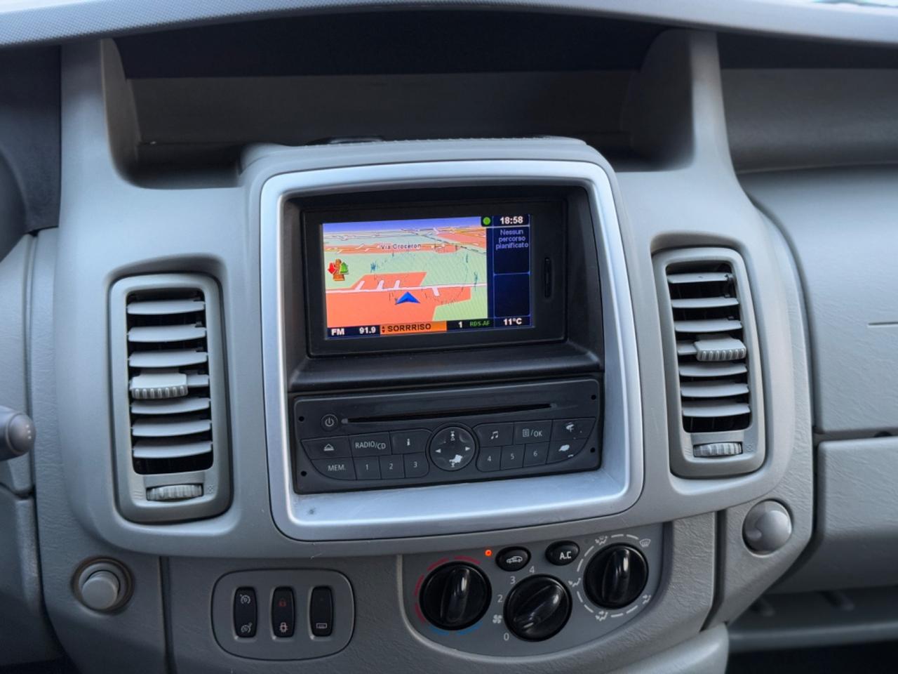 Renault Trafic 2.0 Passenger 7 POST! 115CV