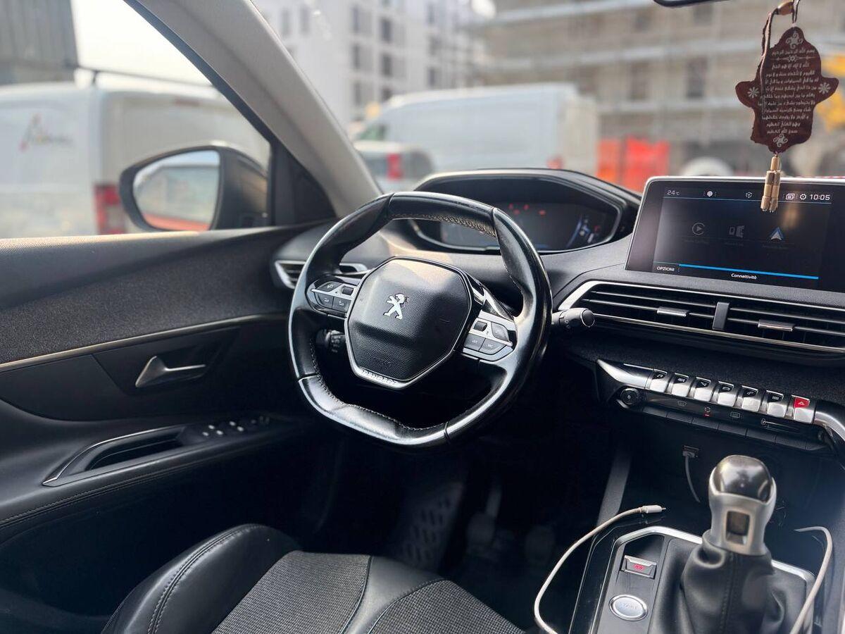 Peugeot 3008 1.2 pt t Active s&s 130cv