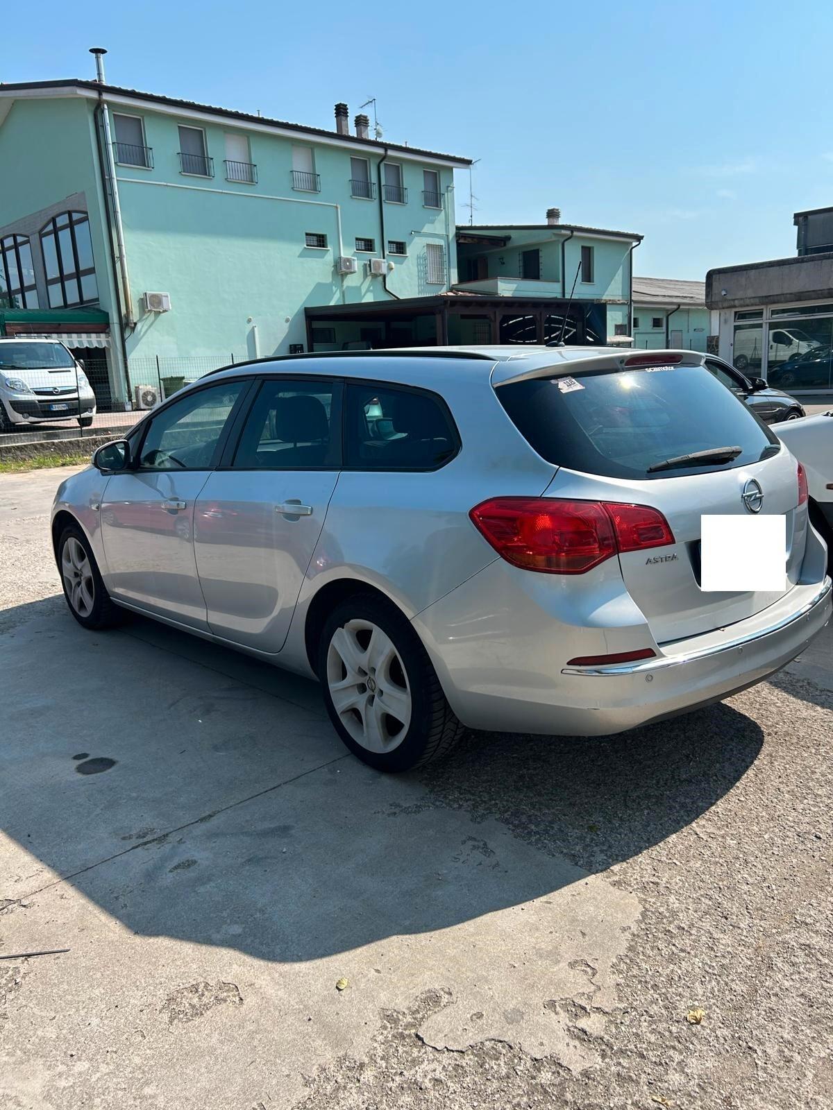 Opel Astra 1.4 Turbo 140CV Sports Tourer GPL Tech Cosmo OK NEO PATENTATI