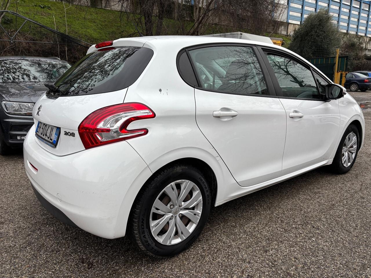 Peugeot 208 1.4 HDi 5 porte OK NEOPATENTATI
