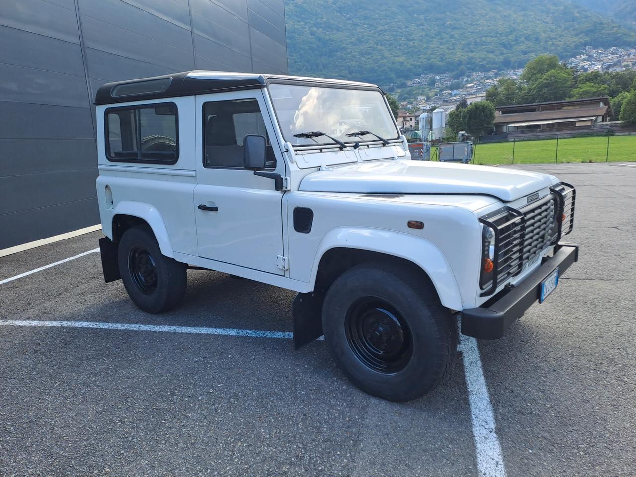 LAND ROVER DEFENDER 90