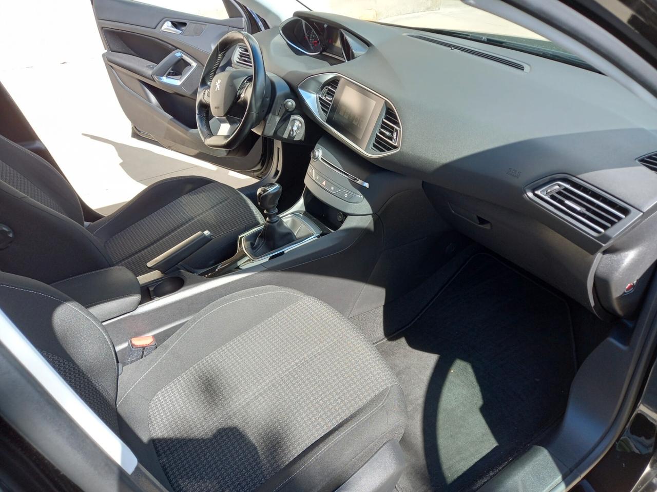 Peugeot 308 hdi 100 98000 km 12/2019