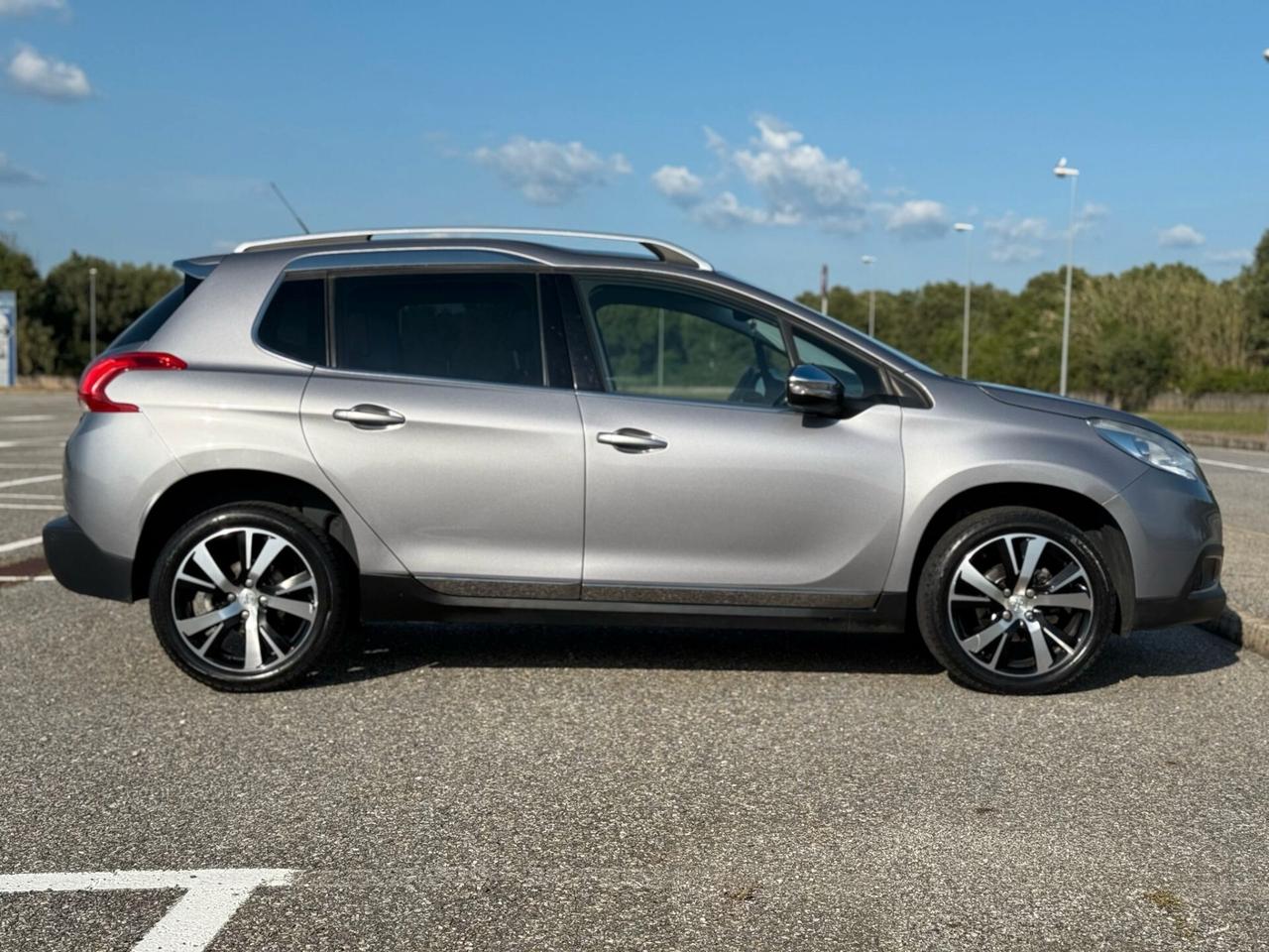 Peugeot 2008 BlueHDi 100 Black Matt