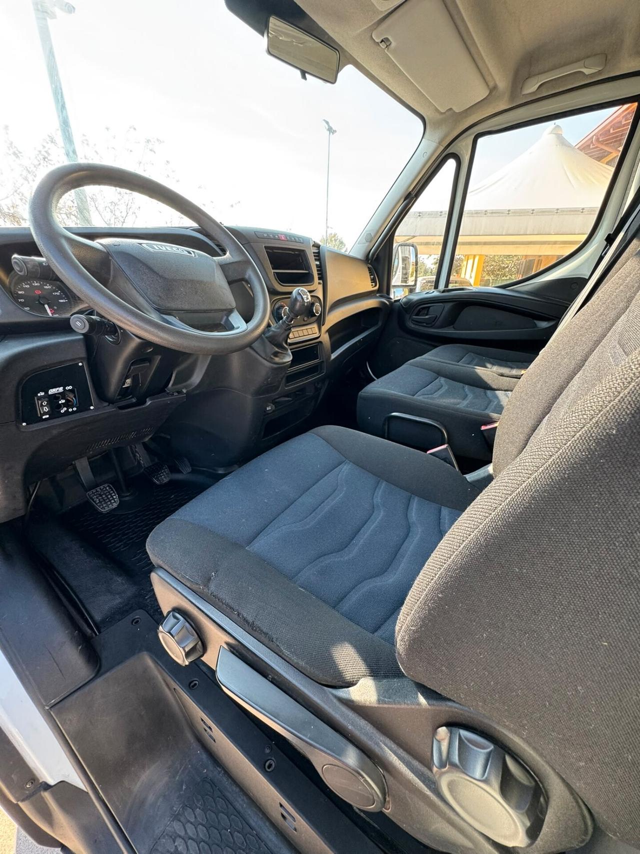 IVECO DAILY RIBALTABILE TRE LATI EURO6 - COME NUOVO