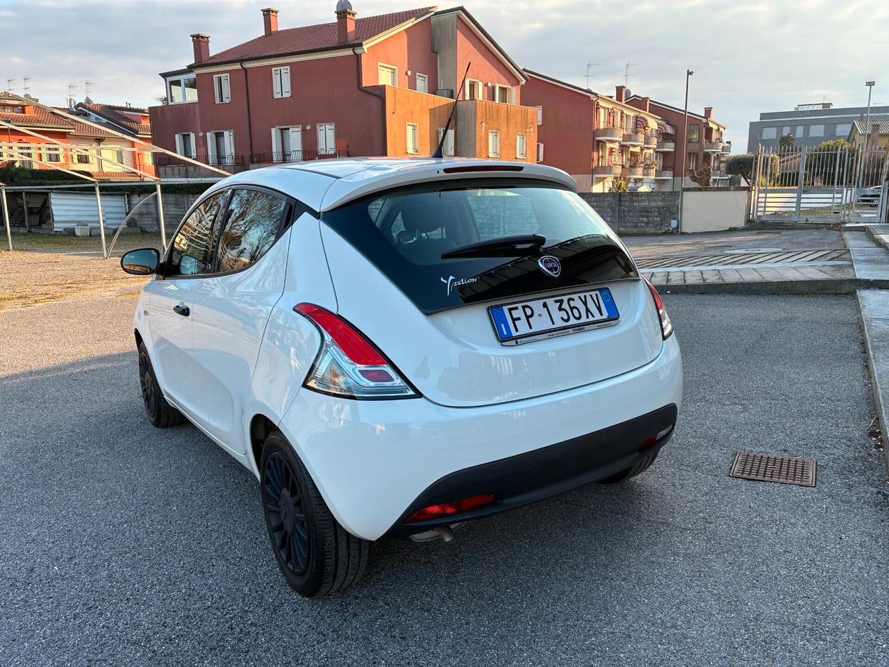 Lancia Ypsilon 1.2 69 CV 5 porte Elefantino