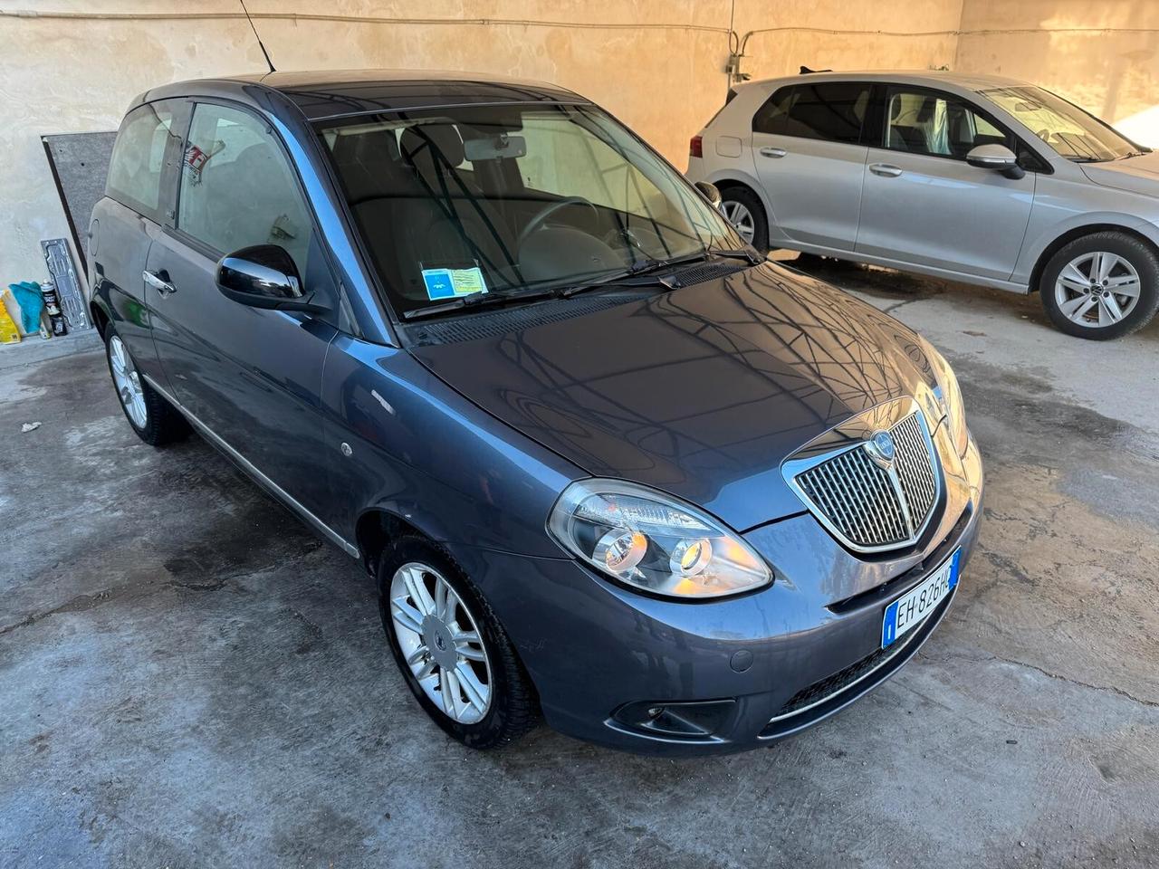 Lancia Ypsilon 1.2 69 CV Unyca