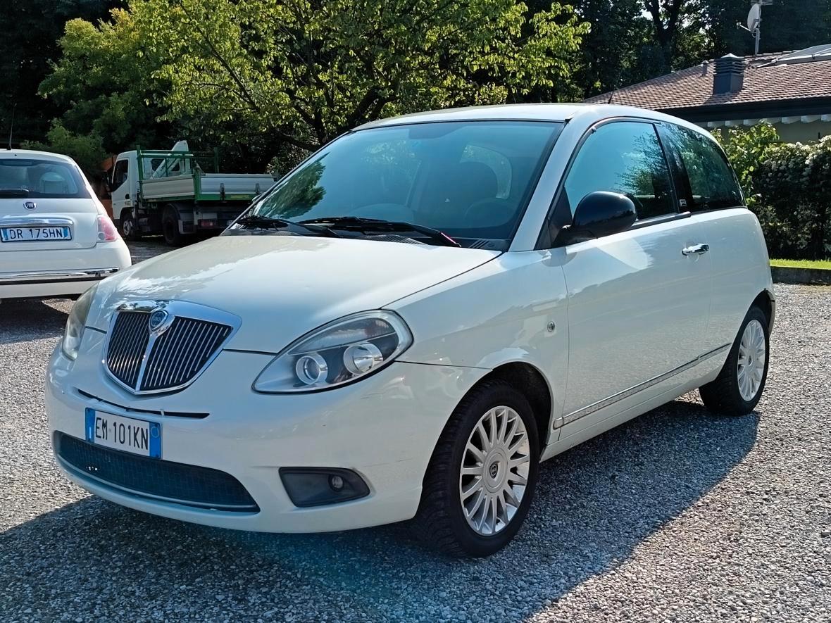 Lancia Ypsilon 1.2 UNYCA