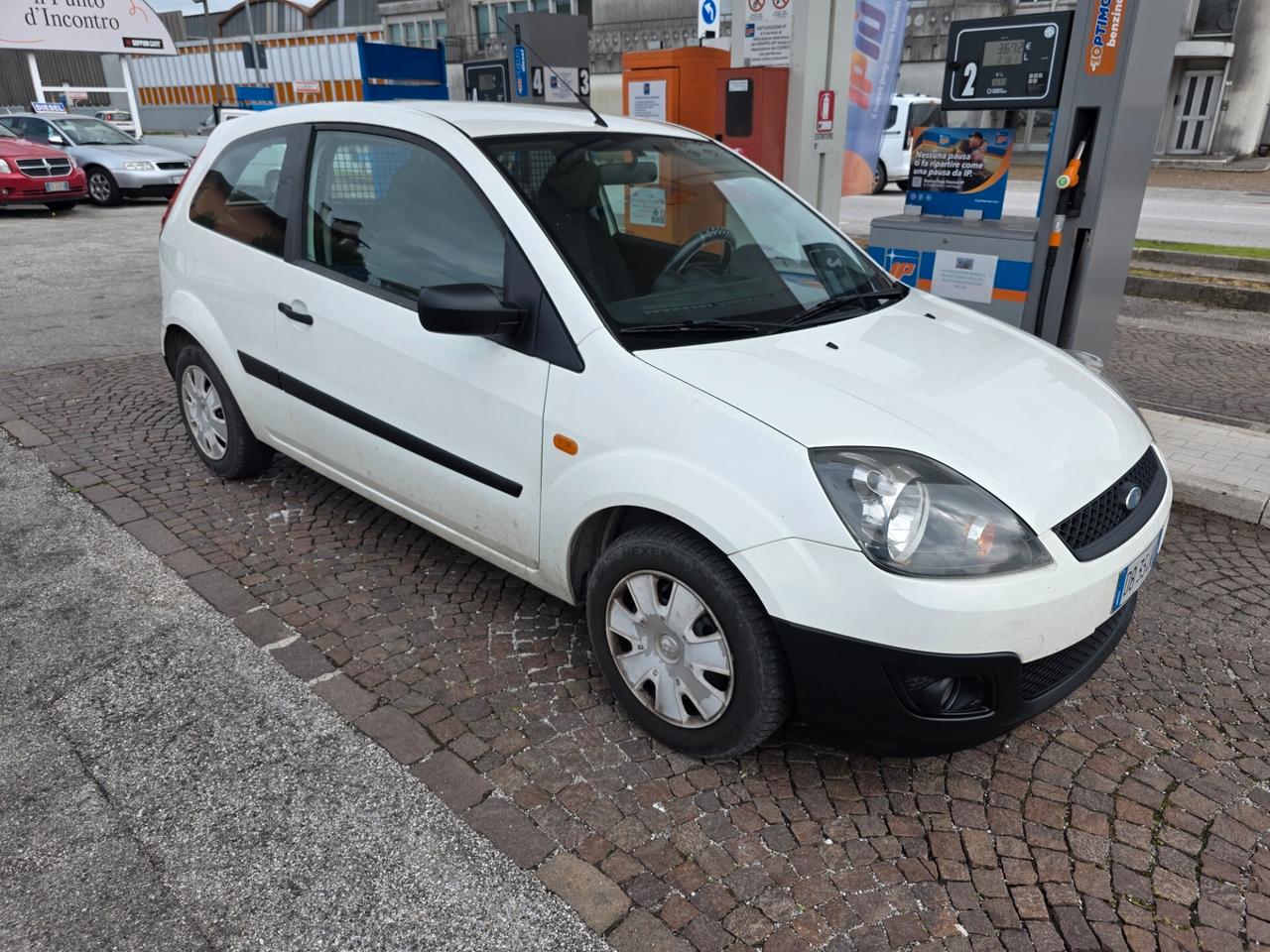 Ford Fiesta 1.4 TDCi 3p. Van con 232.000km Neopatentati ok
