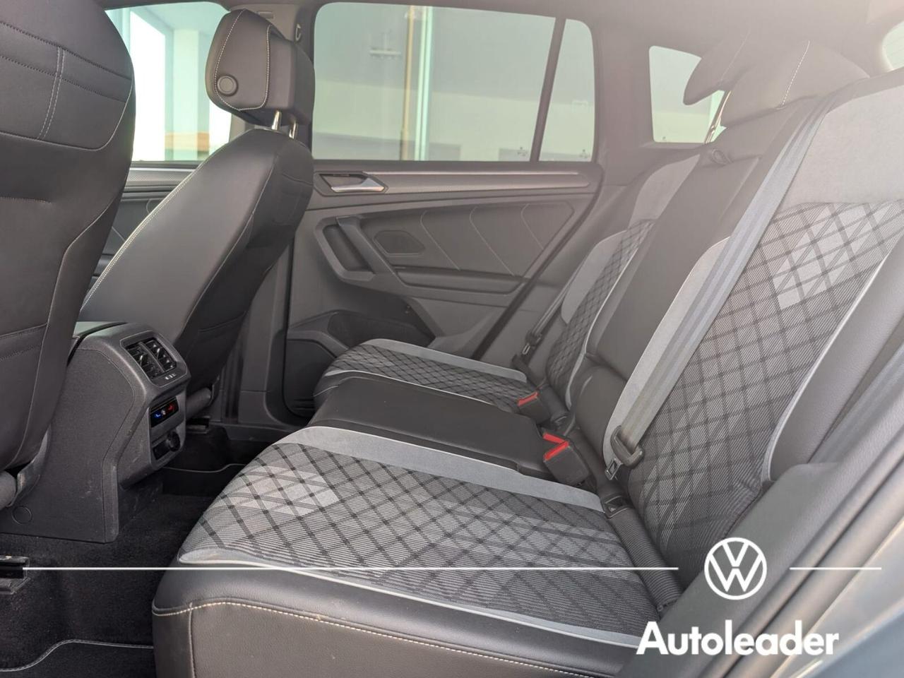 Volkswagen Tiguan R-Line 2.0 TDI 150 CV SCR DSG SOLO 27.000 Km