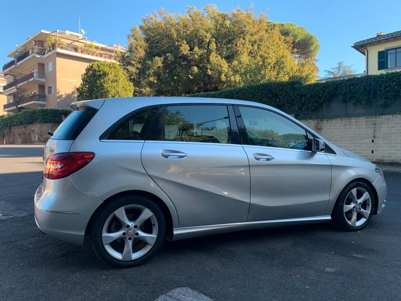 Mercedes-benz B 200 CDI Premium 2014 KM121000
