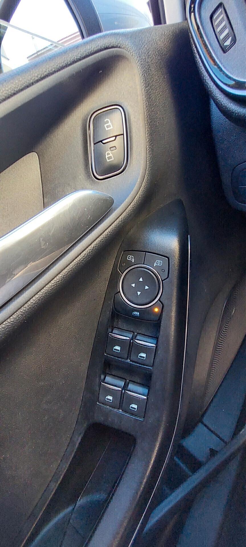 FIESTA 1,1 BENZINA NEW MODEL 86 CV X NEOPATENTATI NAVIGATORE TELEFONO LEGA STRAFULL