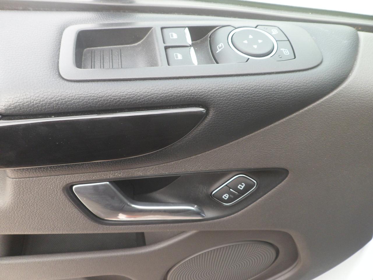 Ford Transit Custom 9 posti