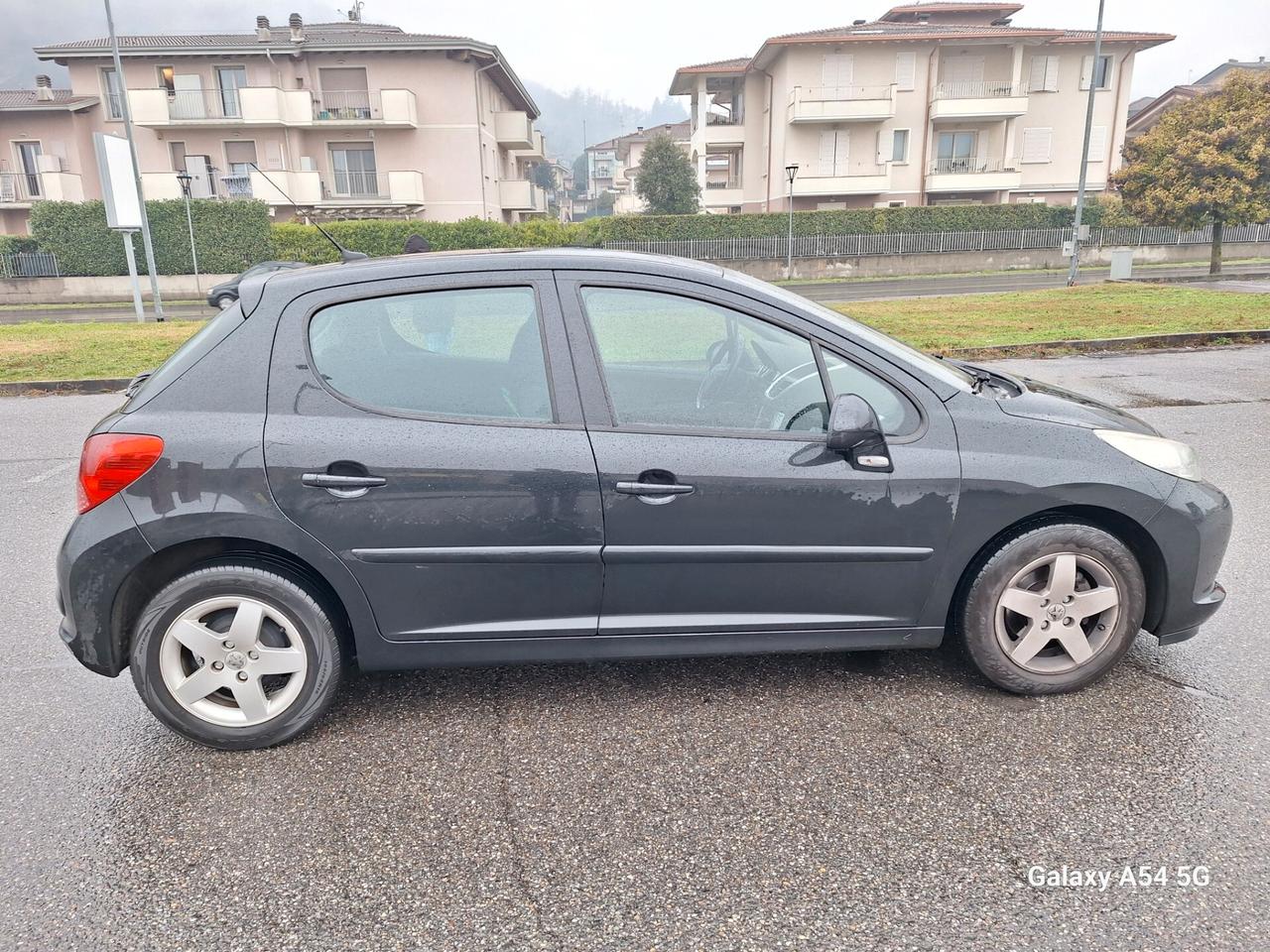 Peugeot 207 1.4 8V 75CV 5p. ONE Line