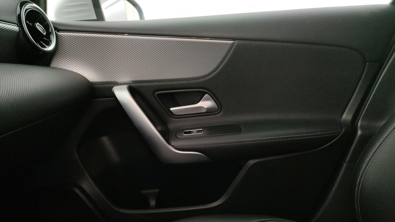 Mercedes-Benz Classe A - W177 2018 - A 180 d Sport auto