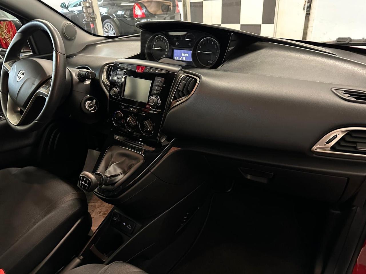 Lancia Ypsilon 1.2 69 CV 5 porte Gold