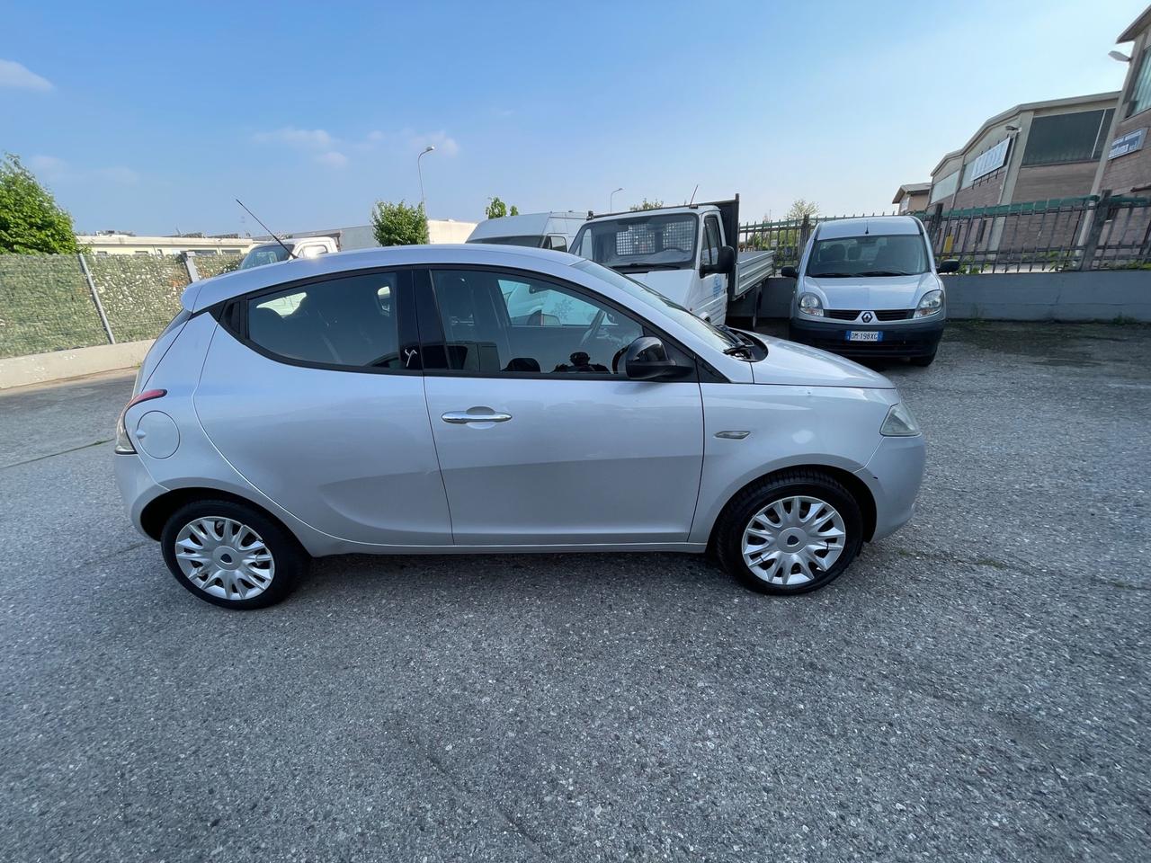 Lancia Ypsilon 1.3 MJT 16V 95 CV 5 porte S&S Silver
