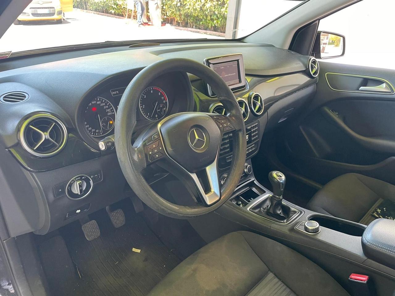 MERCEDES BENZ B 180 - NEOPATENTATI