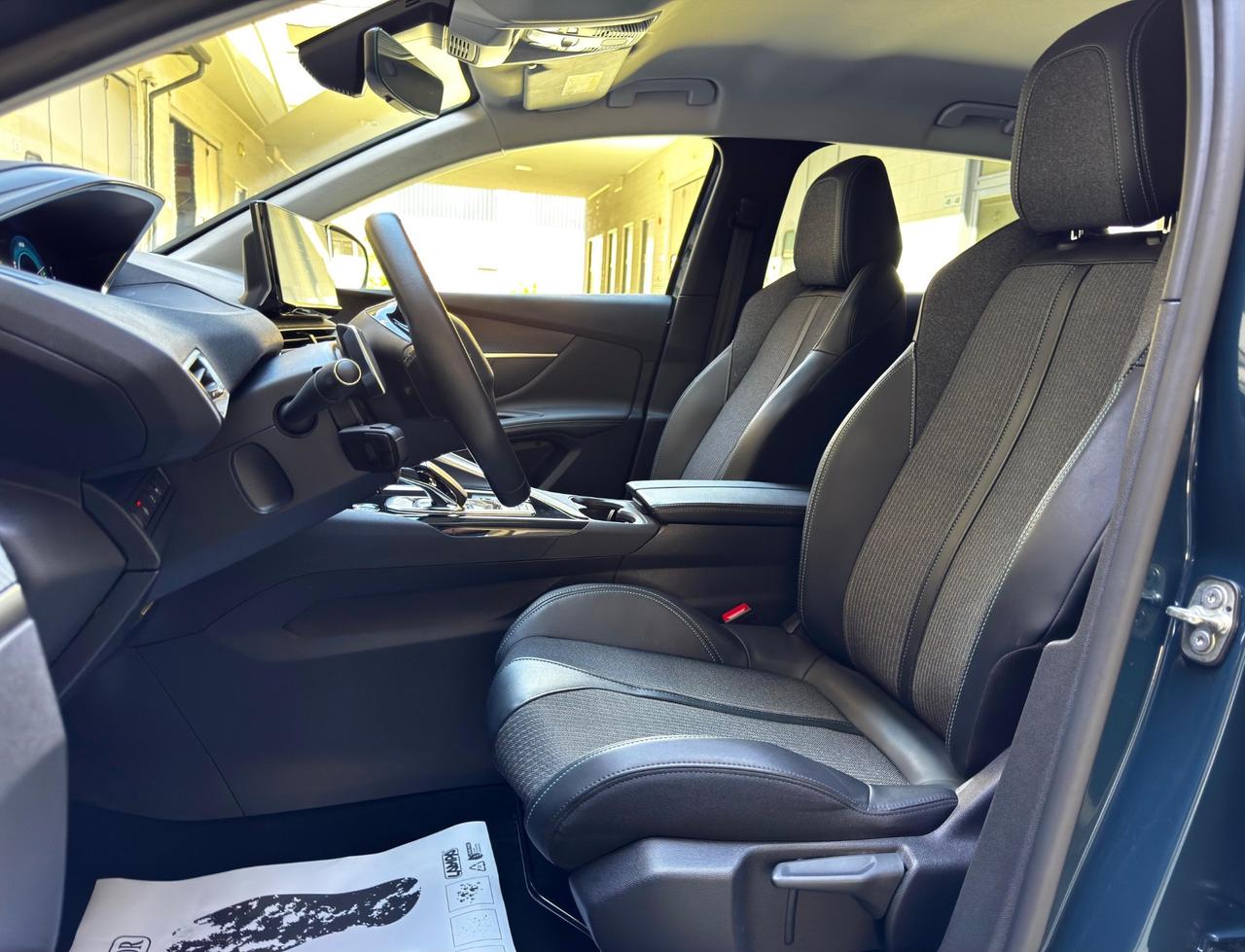 Peugeot 3008 Hybrid 225 e-EAT8 Allure