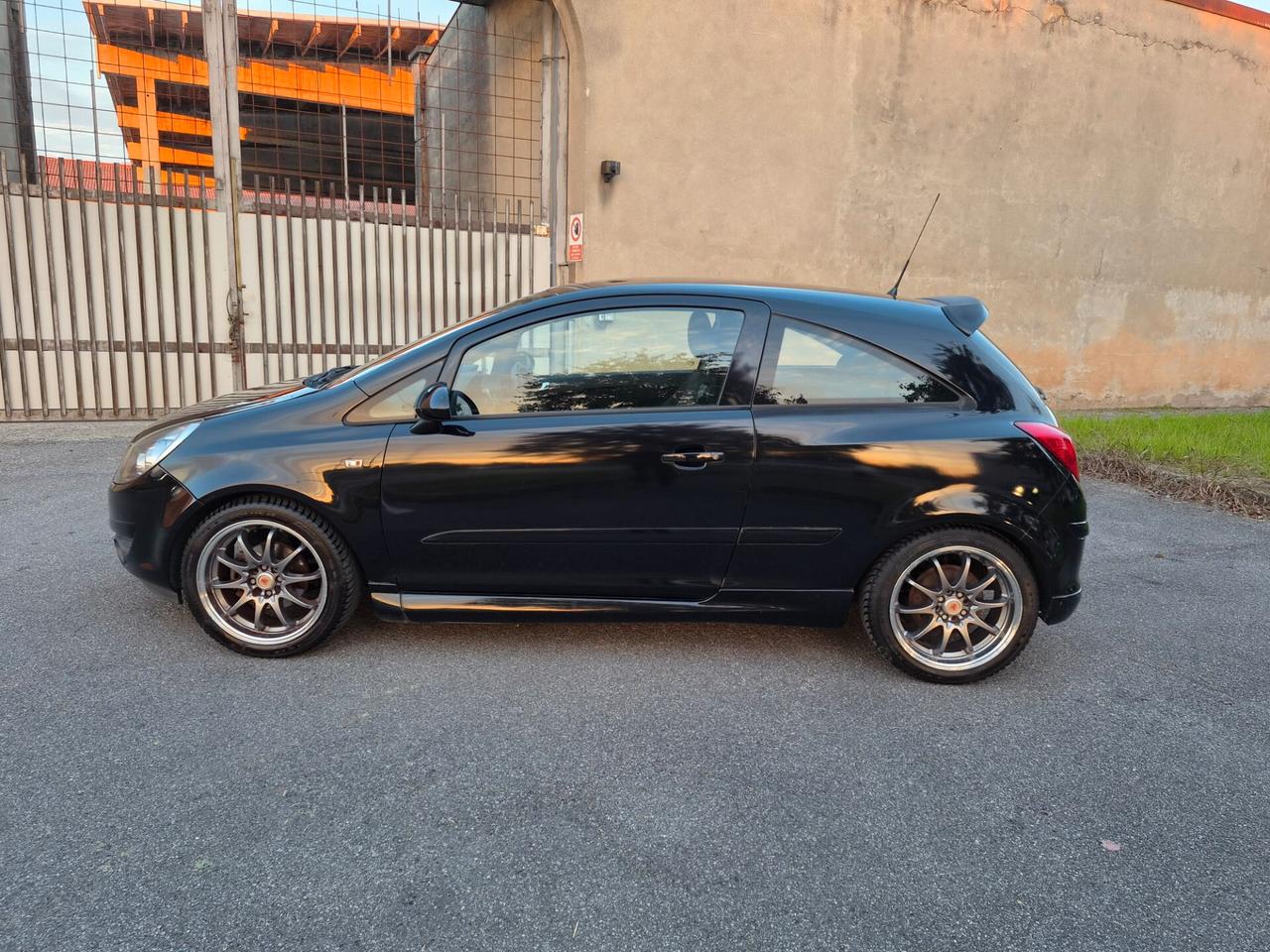 Opel Corsa 1.4 16V 3 porte Sport
