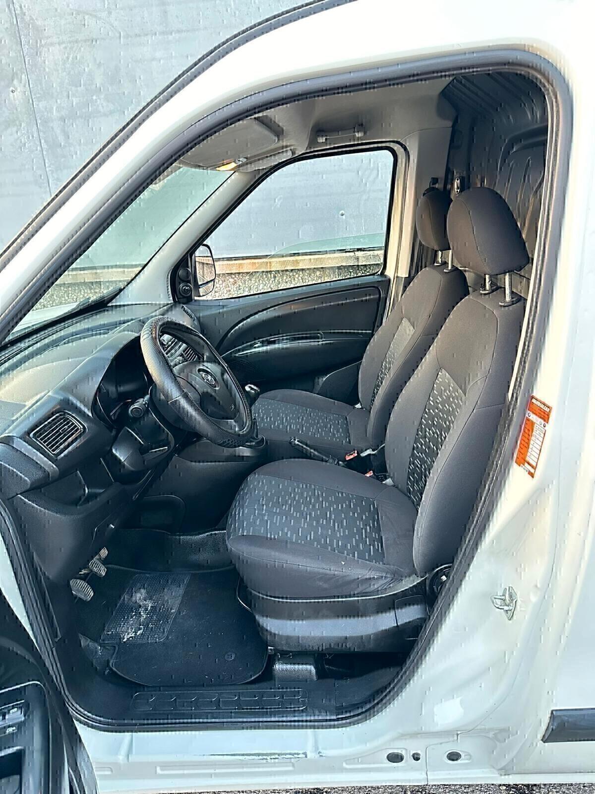 OPEL COMBO ANNO 2017 PRONTO ALL'USO! SUPER PREZZO!