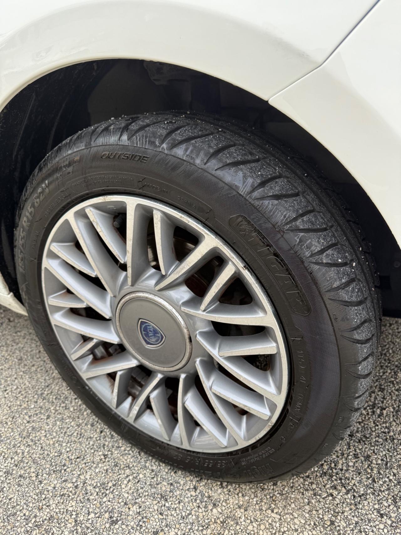 Lancia Ypsilon 1.3 MJT 75 CV Unyca