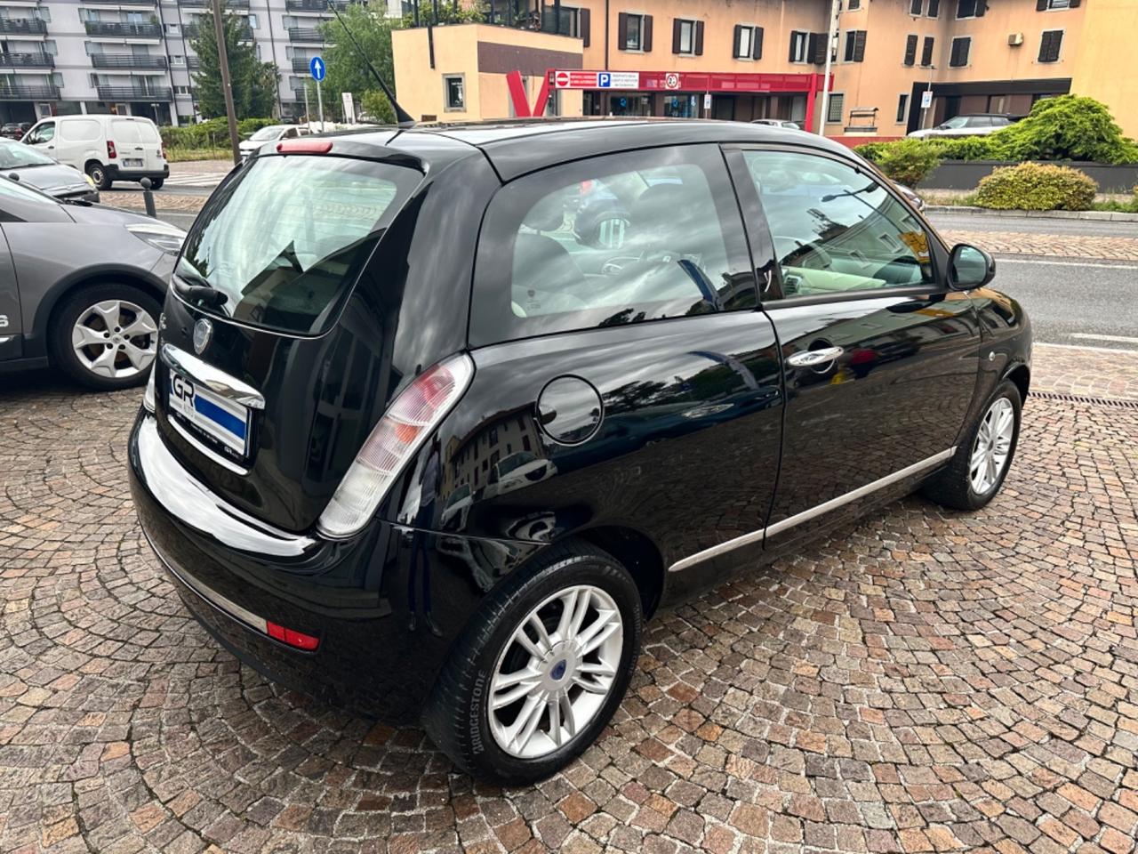 Lancia Ypsilon 1.4Bz 95Cv MomoDesign -Neopatentati