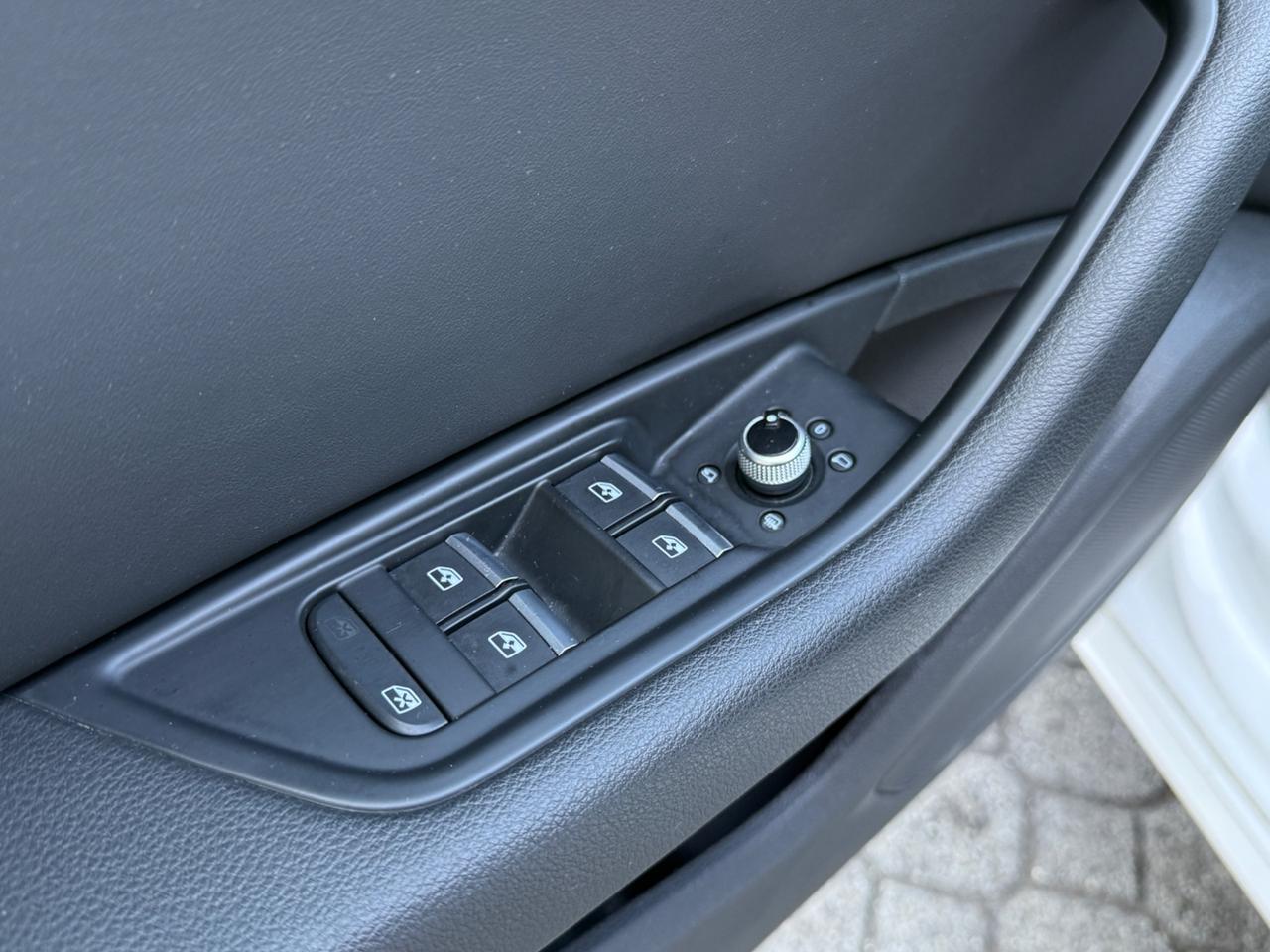 Audi A4 Avant 40 TDI quattro S tronic S line|BLACK LINE