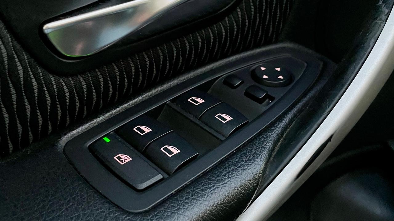 BMW 318D TOURING 2.0 BUSINESS 143CV - FULL LED, PORTELLONE ELETTRICO, NEOPATENTATI