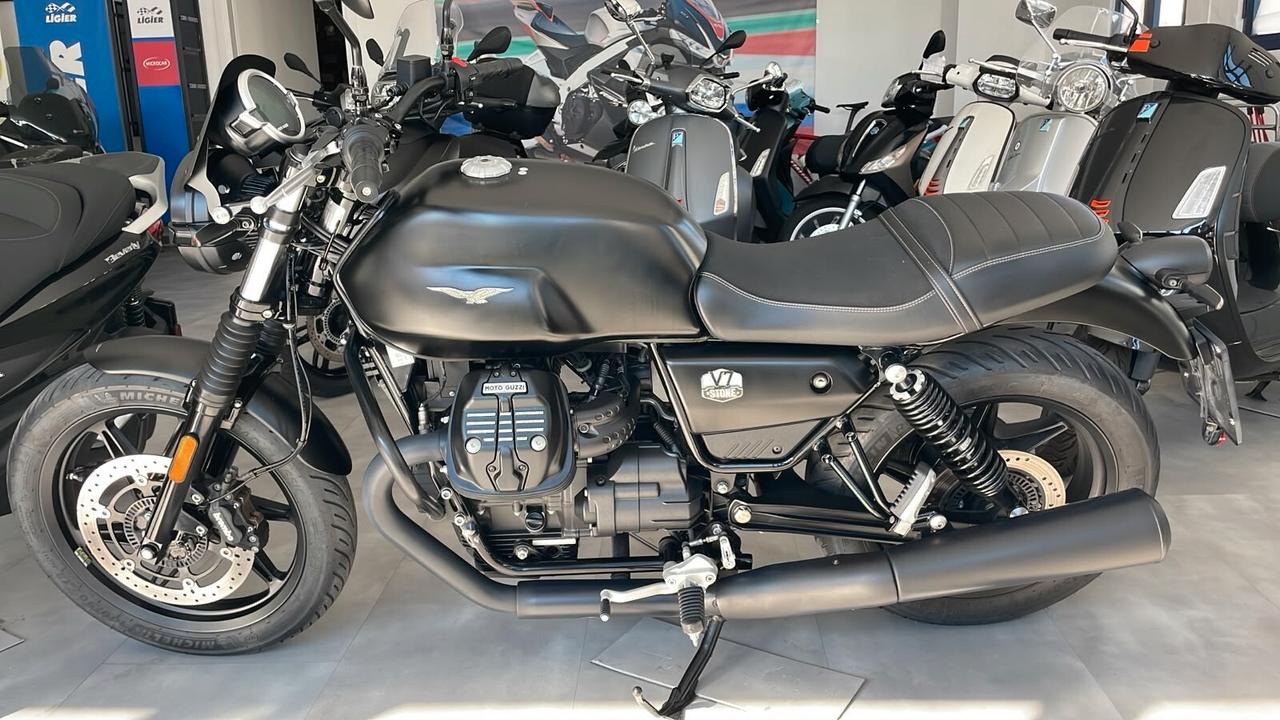 Moto Guzzi V7 stone V7IV