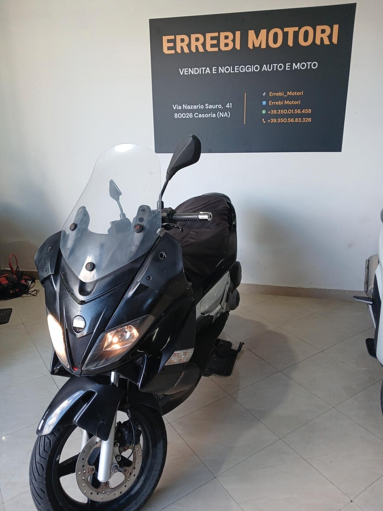 Aprilia SR Max 300