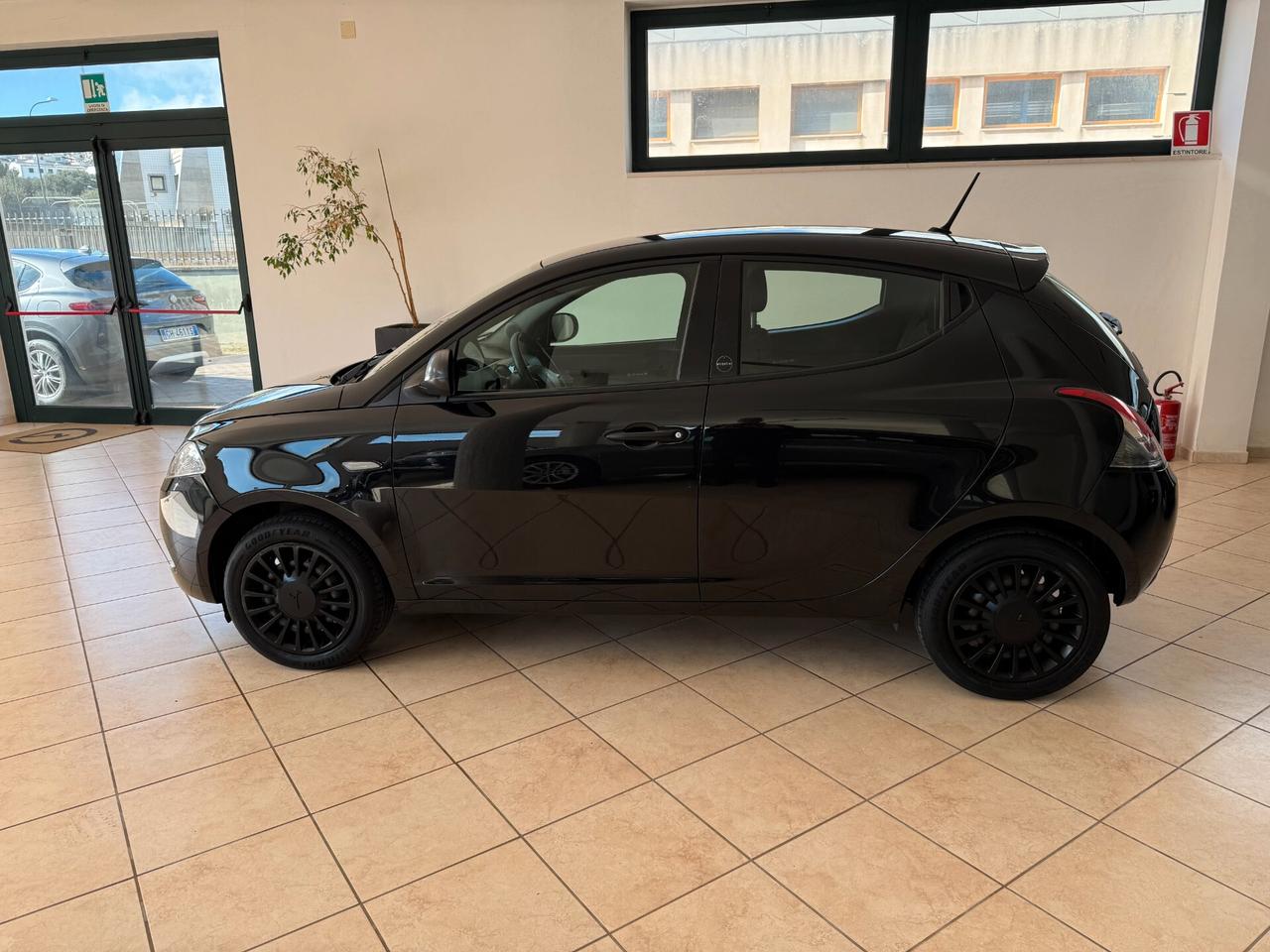 Lancia Ypsilon 1.0 FireFly 5 porte S&S Hybrid Ecochic Silver