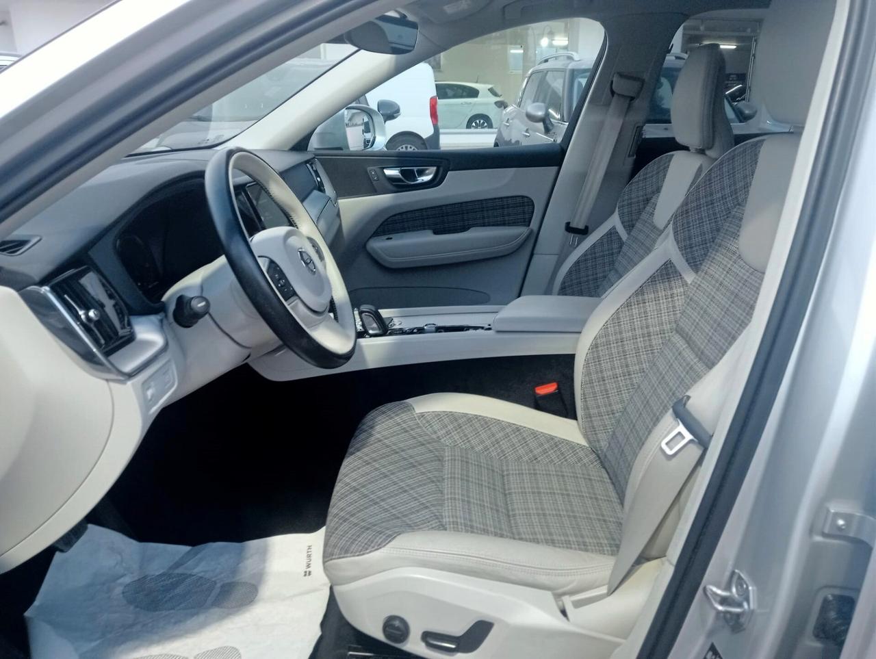 Volvo XC 60 XC60 B4 (d) Geartronic Momentum Pro