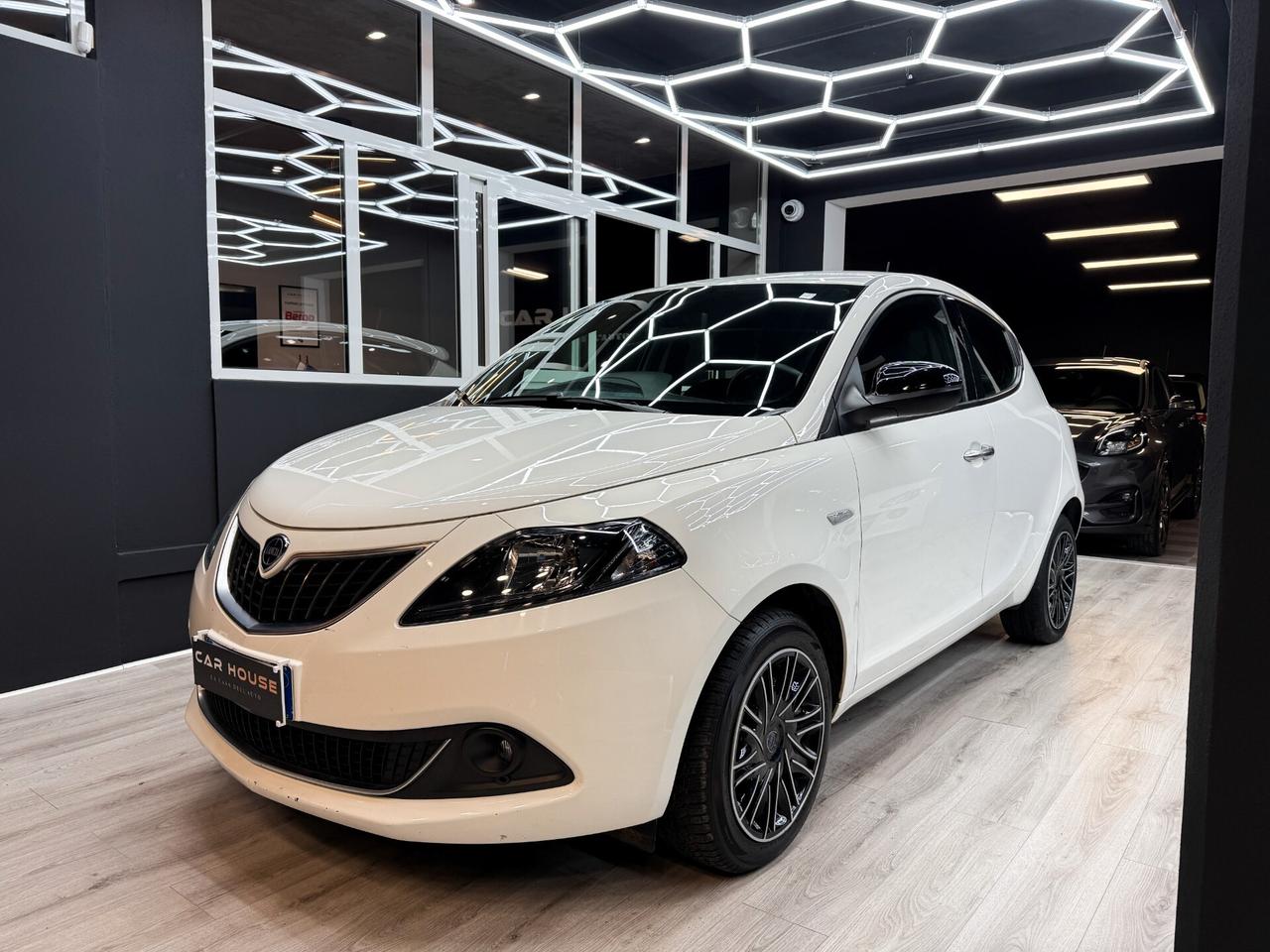 Lancia Ypsilon 1.0 FireFly 70CV Hybrid Gold