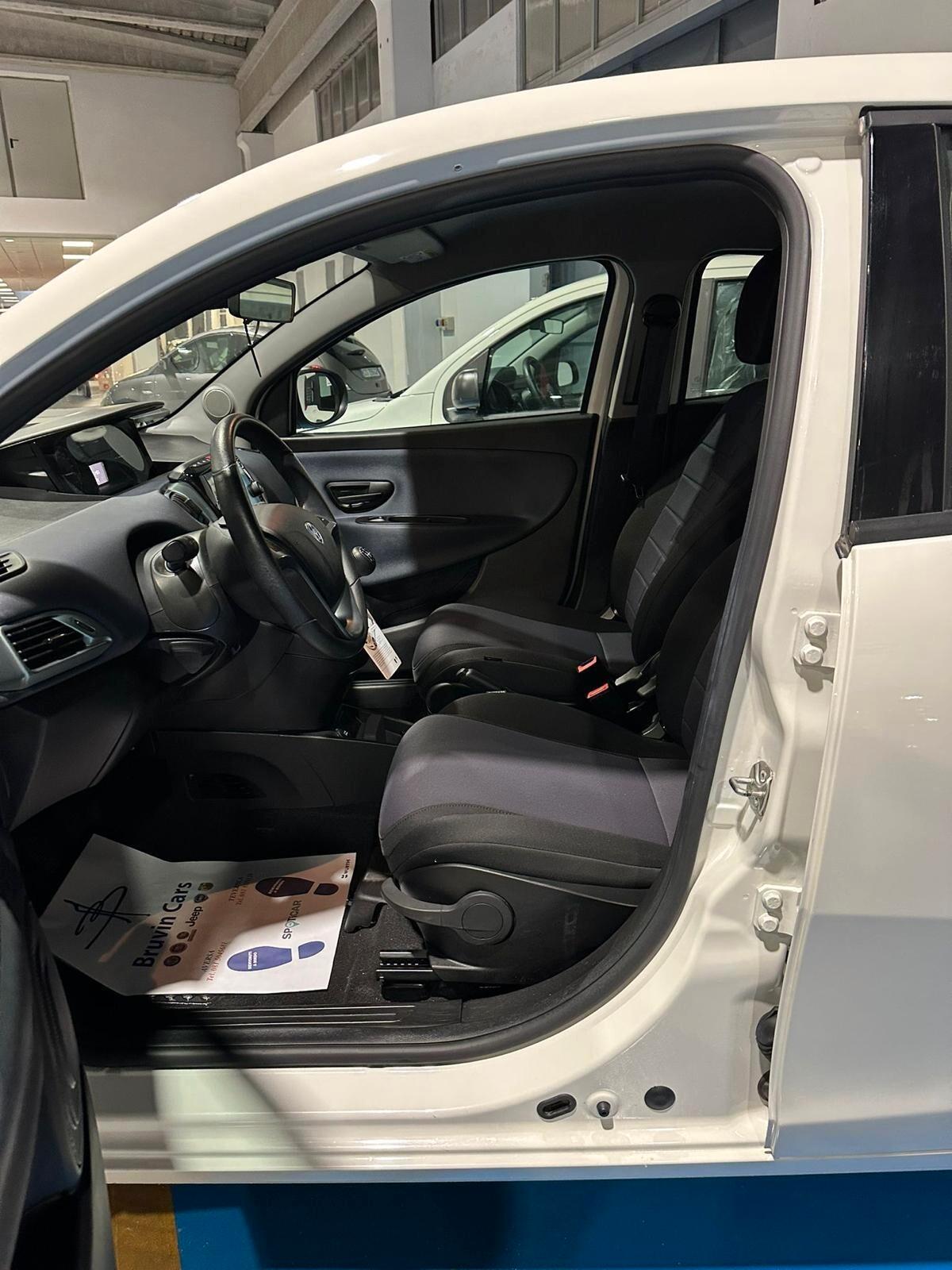 Lancia Ypsilon 1.0 FireFly 5 porte S&S Hybrid Platino