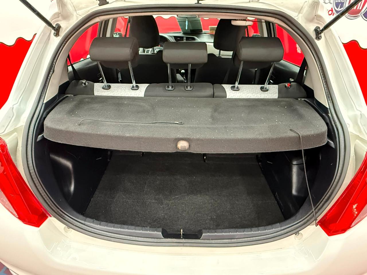 Toyota Yaris 1.4 D-4D 90cv Lounge - 2012