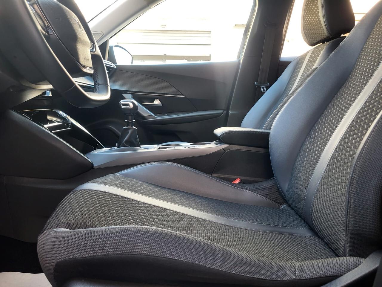 Peugeot 2008 PureTech 100Cv KM 45600+Allure+Cockpit+Retrocamera...