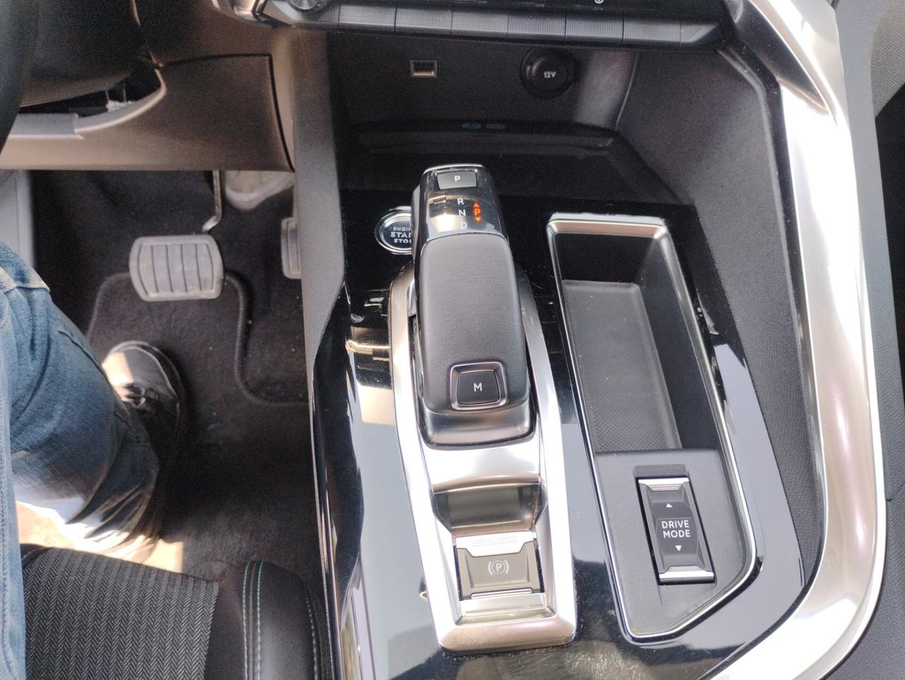 Peugeot 3008 BlueHDi 130 S&S EAT8 Allure