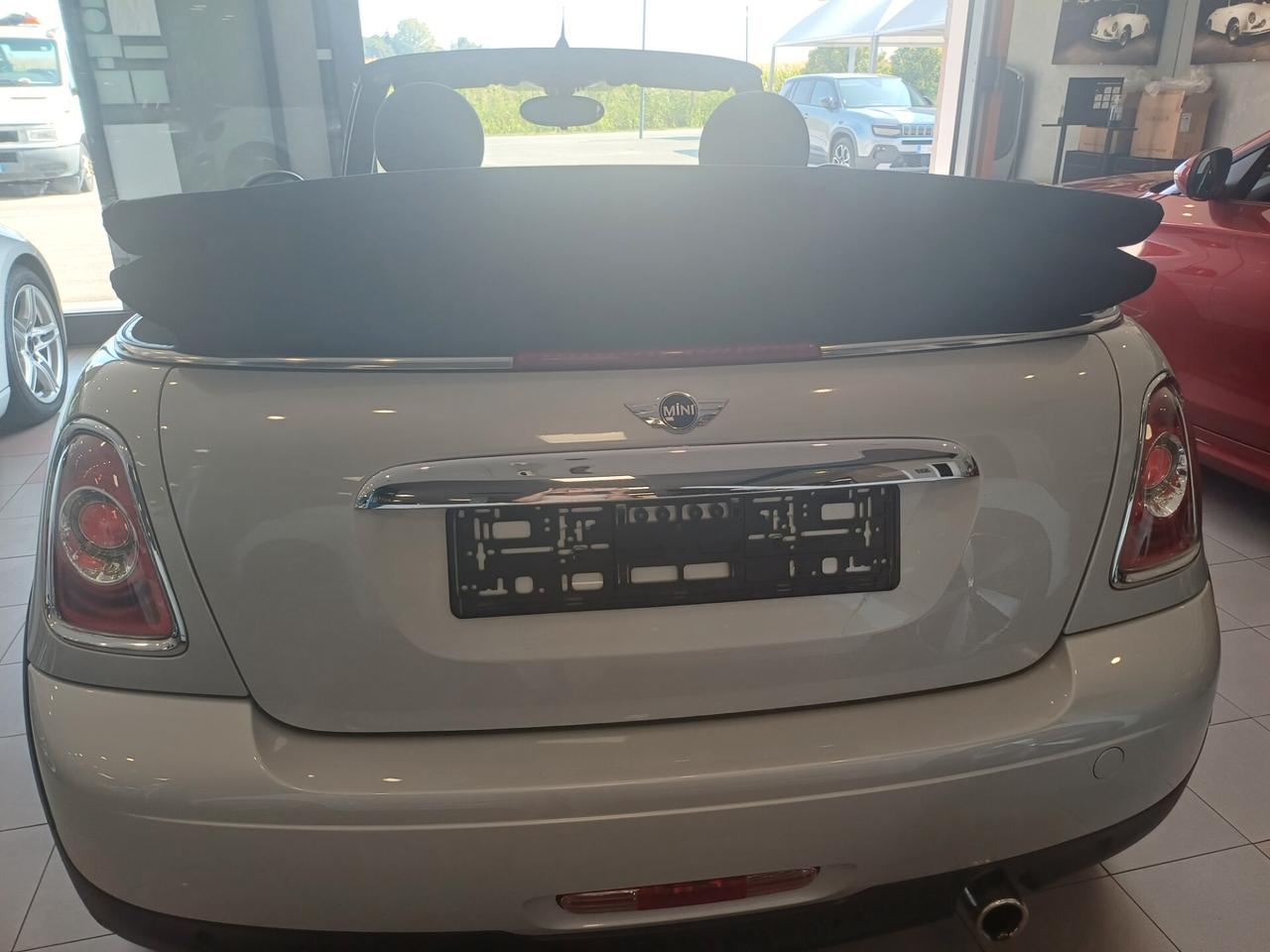 Mini Cooper Cabrio 1.6 White silver metallic